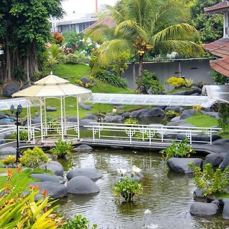 Hotel Merdeka Kediri Кедири Екстериор снимка