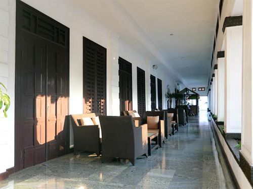 Hotel Merdeka Kediri Кедири Екстериор снимка
