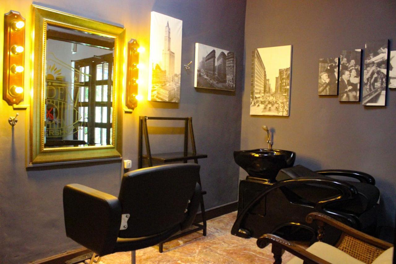 Hotel Merdeka Kediri Кедири Екстериор снимка
