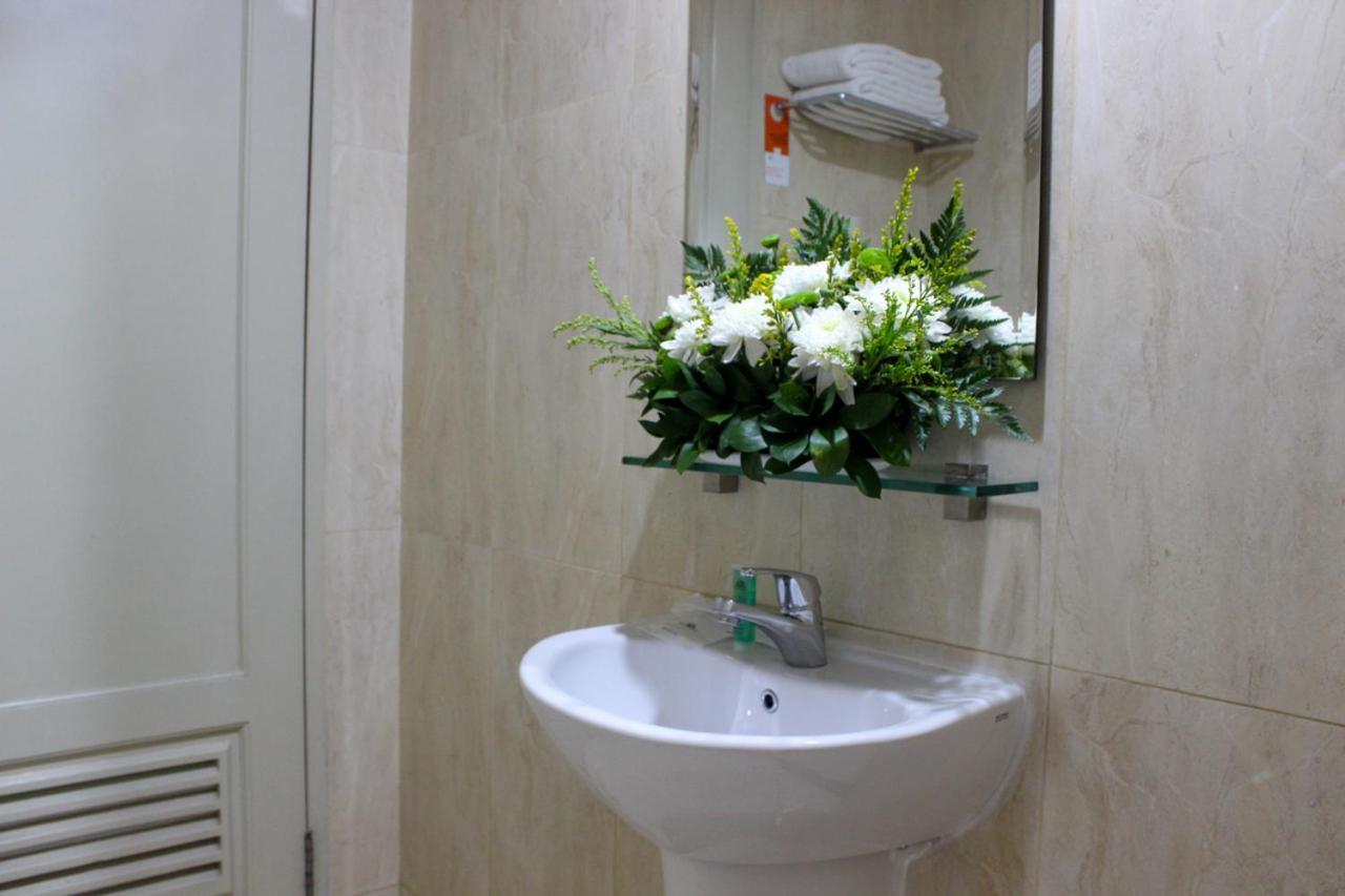 Hotel Merdeka Kediri Кедири Екстериор снимка